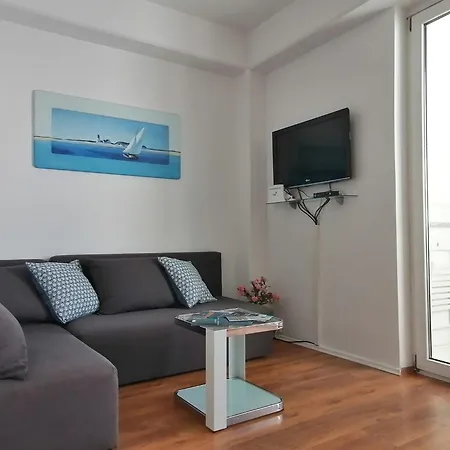 Apartment Lana *